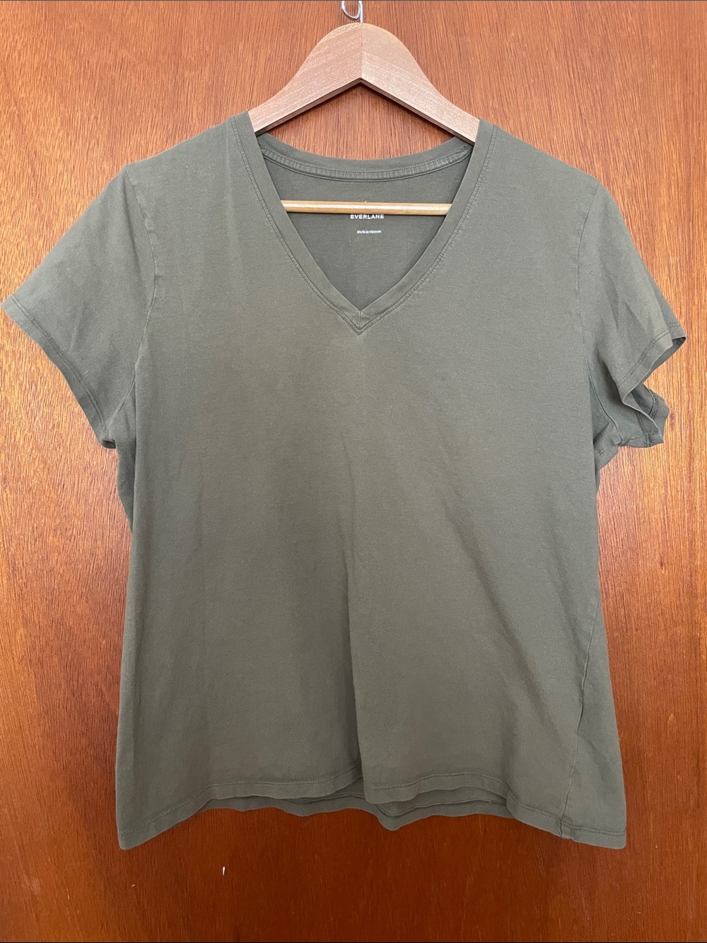 Everlane Olive Green V-Neck Short Sleeve Tee